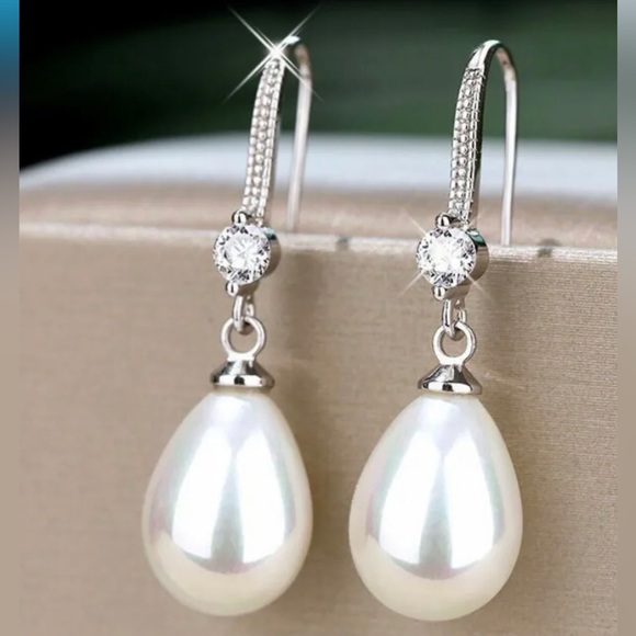 Lustrous Pear Drop Pearl Earrings on Silver Hooks with Single Crystal Bridal - Picture 4 of 12